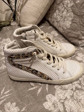 Vintage Havana White High-Top Sneakers with Gold Star Stud Accent